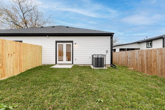 4661 Clover Street B, Houston, TX 77051