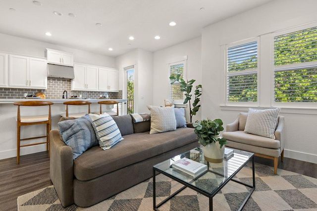 3329 Crocker Dr, Sacramento, CA 95818