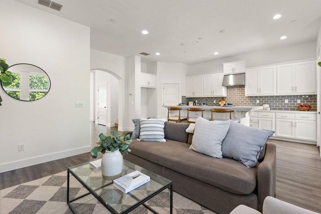 3329 Crocker Dr, Sacramento, CA 95818