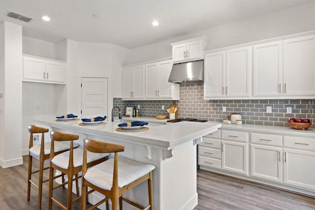 3329 Crocker Dr, Sacramento, CA 95818