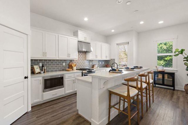 3329 Crocker Dr, Sacramento, CA 95818