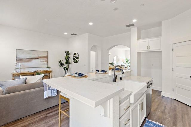 3329 Crocker Dr, Sacramento, CA 95818