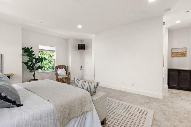 3329 Crocker Dr, Sacramento, CA 95818