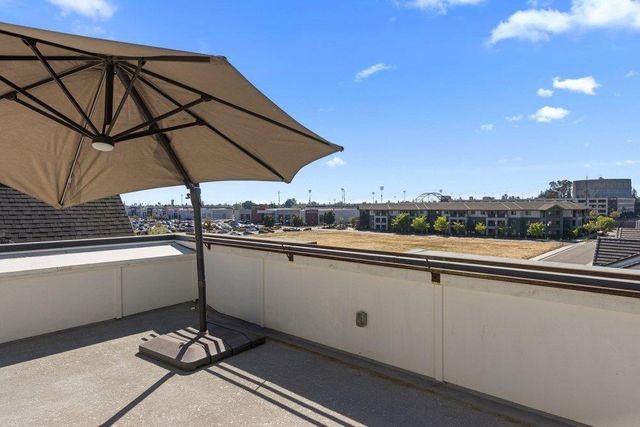 3329 Crocker Dr, Sacramento, CA 95818