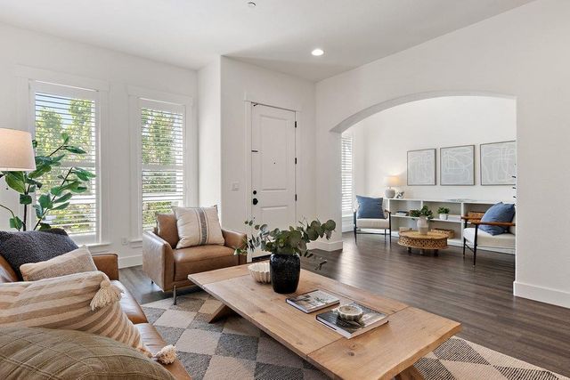 3329 Crocker Dr, Sacramento, CA 95818