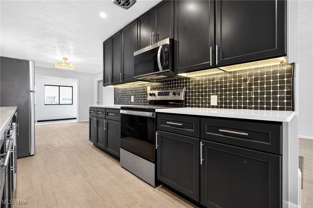 25515 Country Club Boulevard 12, North Olmsted, OH 44070