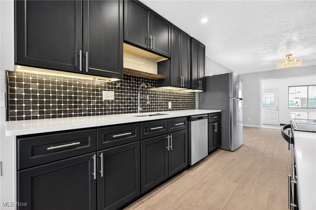 25515 Country Club Boulevard 12, North Olmsted, OH 44070