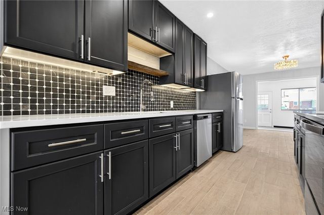 25515 Country Club Boulevard 12, North Olmsted, OH 44070