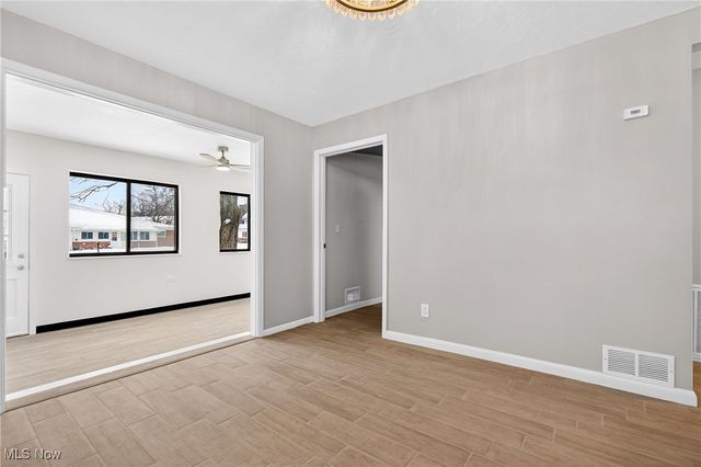 25515 Country Club Boulevard 12, North Olmsted, OH 44070