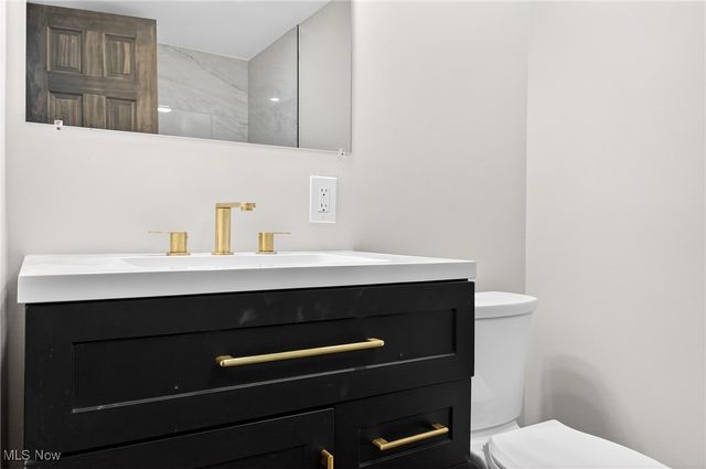 25515 Country Club Boulevard 12, North Olmsted, OH 44070