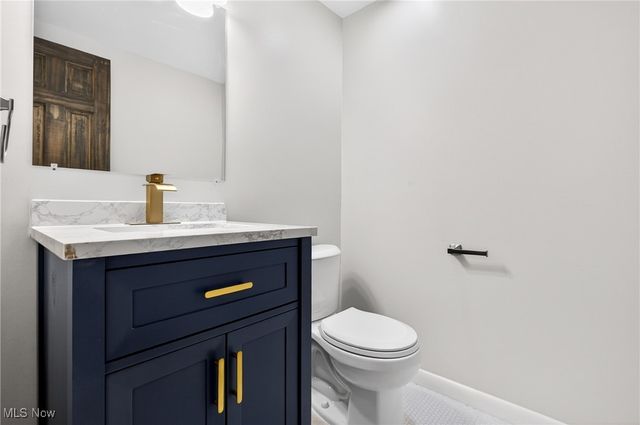 25515 Country Club Boulevard 12, North Olmsted, OH 44070