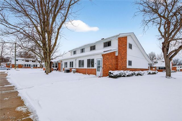 25515 Country Club Boulevard 12, North Olmsted, OH 44070