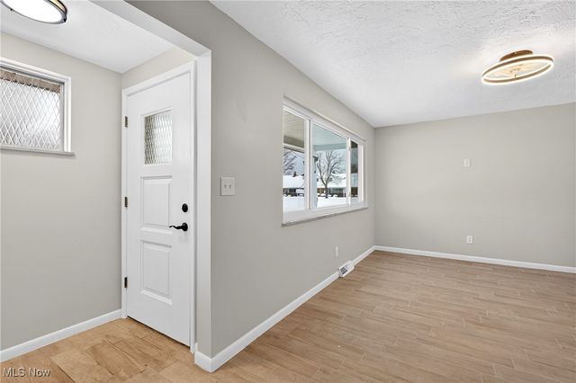 25515 Country Club Boulevard 12, North Olmsted, OH 44070