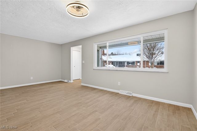 25515 Country Club Boulevard 12, North Olmsted, OH 44070