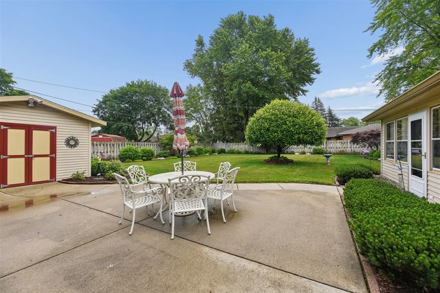 5565 Mohican Drive, Stevensville, MI 49127