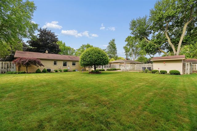 5565 Mohican Drive, Stevensville, MI 49127