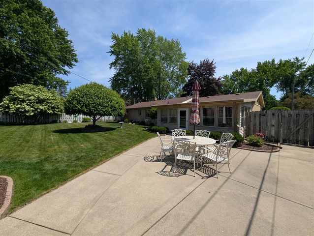 5565 Mohican Drive, Stevensville, MI 49127