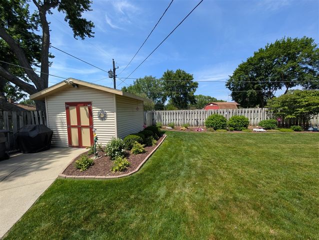5565 Mohican Drive, Stevensville, MI 49127