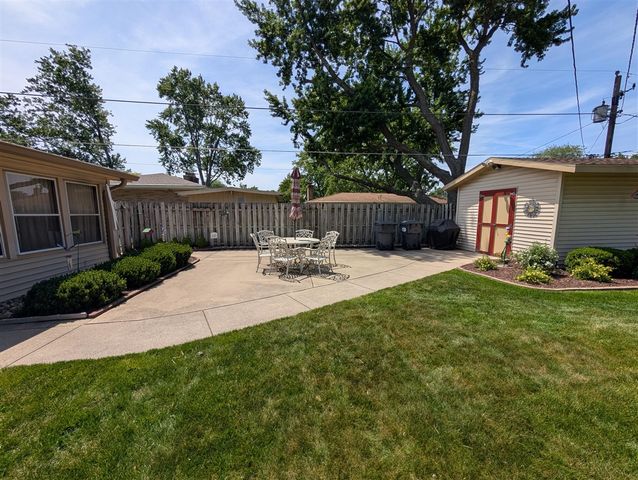 5565 Mohican Drive, Stevensville, MI 49127