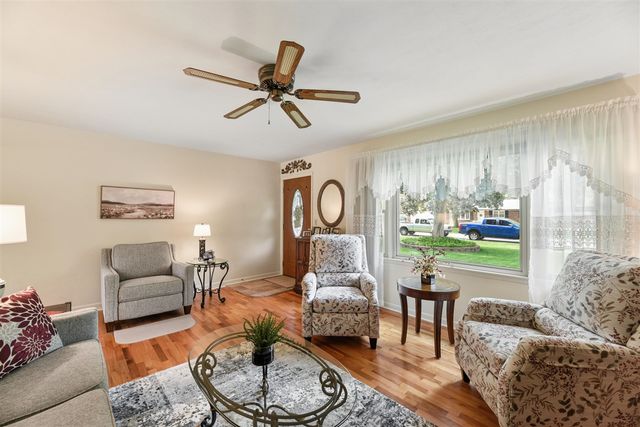 5565 Mohican Drive, Stevensville, MI 49127