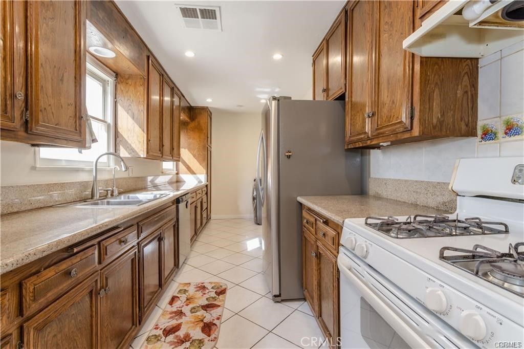 19519 Welby Way, Reseda, CA 91335 — photo 2
