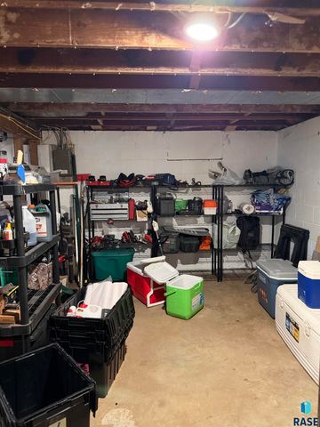 3209 S Grange Ave Avenue, Sioux Falls, SD 57105
