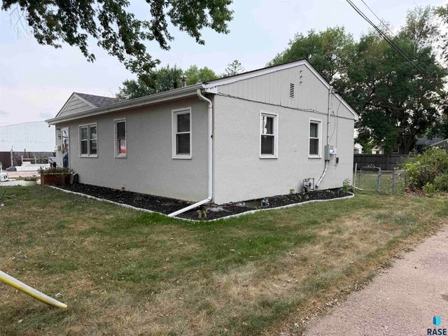 3209 S Grange Ave Avenue, Sioux Falls, SD 57105