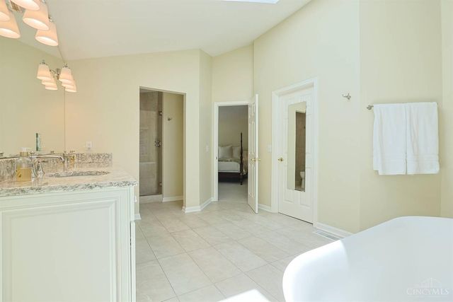 9832 Village View Court, Blue Ash, OH 45241