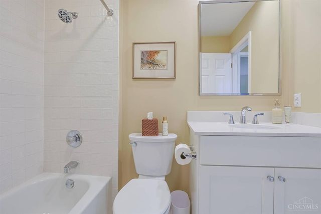 9832 Village View Court, Blue Ash, OH 45241