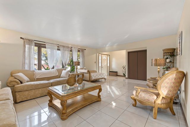 5319 Martha Lane, Oak Forest, IL 60452