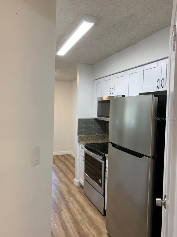 Image 10 of property listing at 8625 MALLARD RESERVE DRIVE 204, Tampa, FL 33614