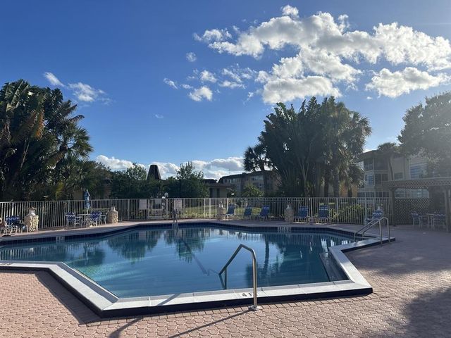 5051 W Oakland Park Boulevard W Unit E212, Lauderdale Lakes, FL 33313
