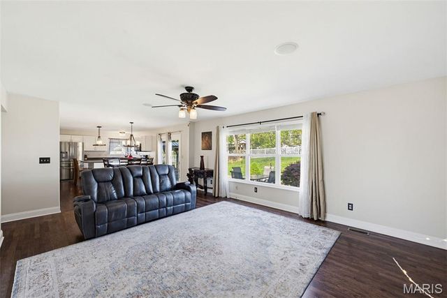 1437 Sunview Drive, O'fallon, MO 63366