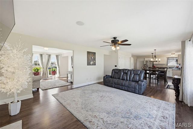 1437 Sunview Drive, O'fallon, MO 63366