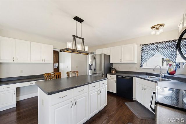 1437 Sunview Drive, O'fallon, MO 63366