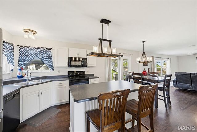 1437 Sunview Drive, O'fallon, MO 63366