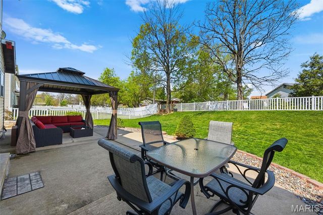 1437 Sunview Drive, O'fallon, MO 63366