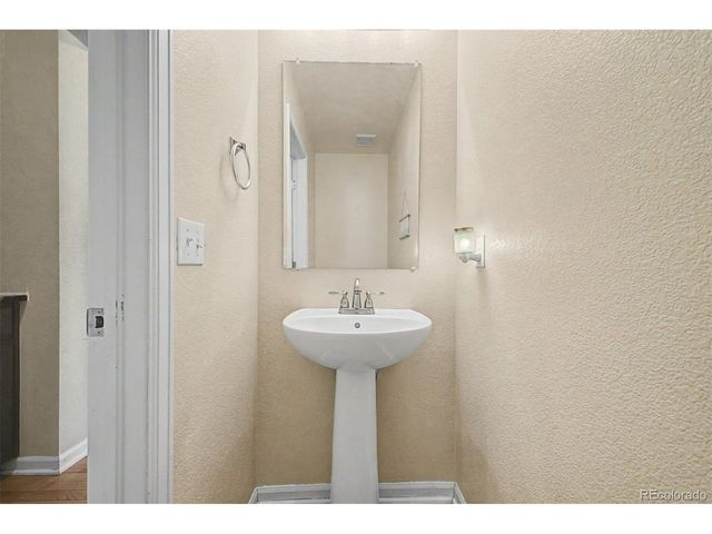 1321 Biloxi Ct, Aurora, CO 80018