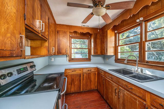 1063 S Pinckney Street, Mcclellanville, SC 29458