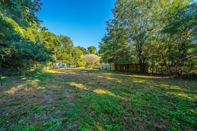 1063 S Pinckney Street, Mcclellanville, SC 29458