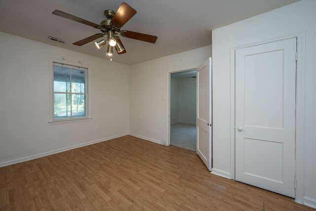 1063 S Pinckney Street, Mcclellanville, SC 29458