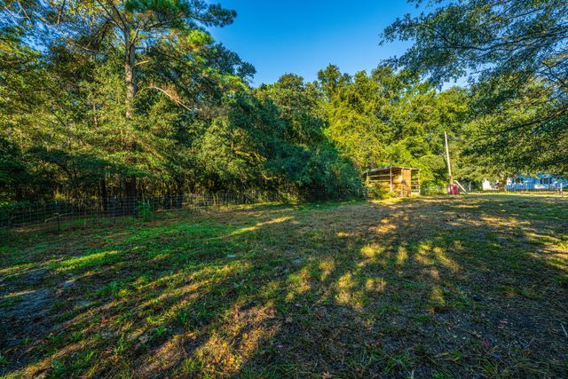 1063 S Pinckney Street, Mcclellanville, SC 29458