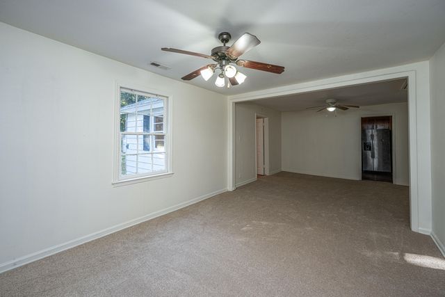 1063 S Pinckney Street, Mcclellanville, SC 29458