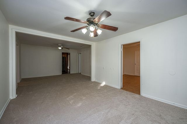 1063 S Pinckney Street, Mcclellanville, SC 29458