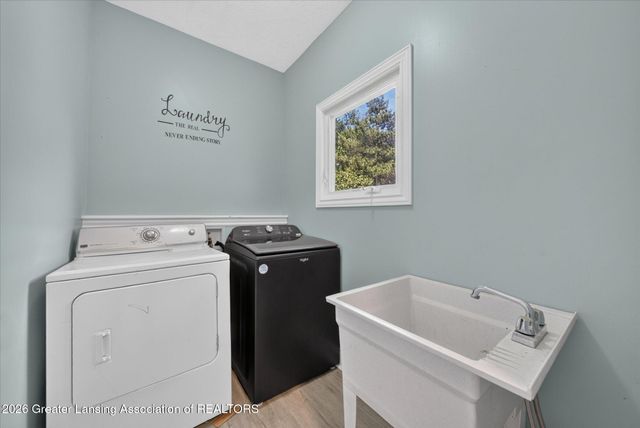 2456 Houghton Hollow Drive, Lansing, MI 48911
