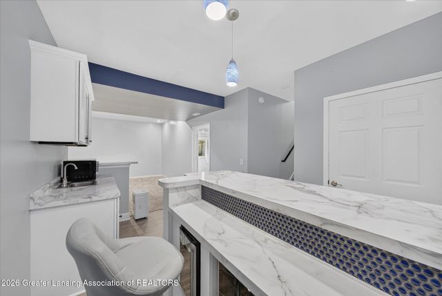 2456 Houghton Hollow Drive, Lansing, MI 48911