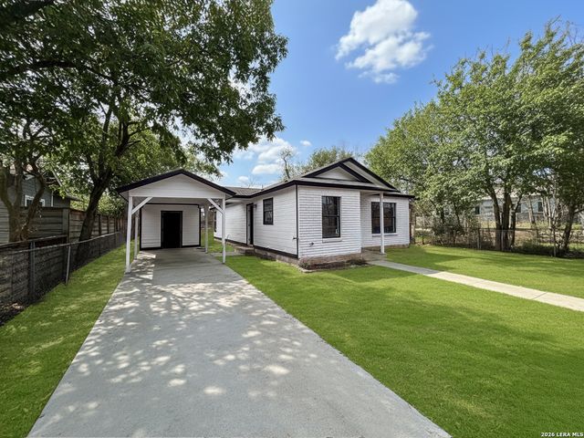 132 University, San Antonio, TX 78201