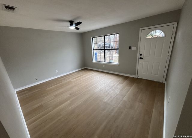 132 University, San Antonio, TX 78201