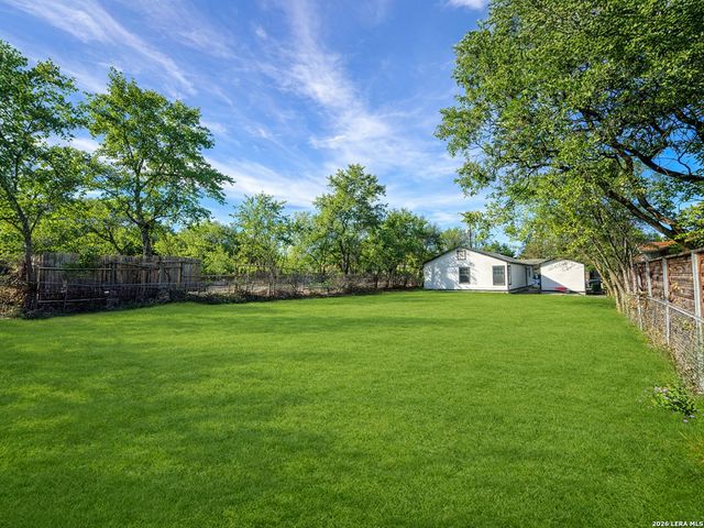 132 University, San Antonio, TX 78201