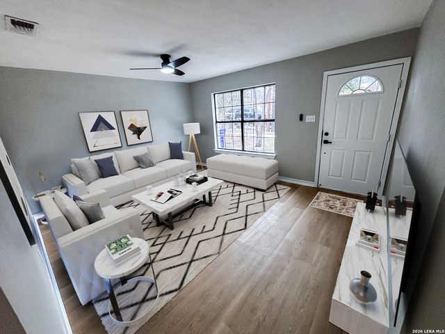 132 University, San Antonio, TX 78201